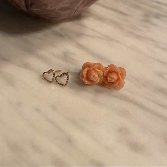 Bundle of 6 sets of flower and heart stud earrings - Picture 6 of 8